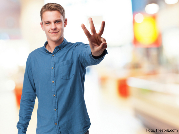 3 pontos importantes para começar a praticar o comer consciente - Homem enumerando três com os dedos
